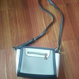Crossbody handbag